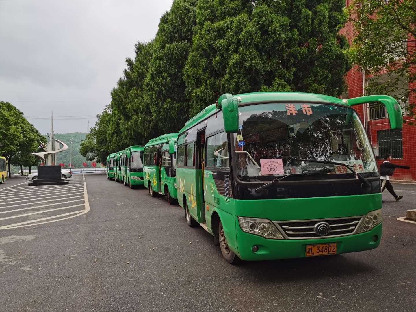 郴汽集團(tuán)桂陽(yáng)汽車(chē)站安全運(yùn)送考生到達(dá)體育中考考點(diǎn)
